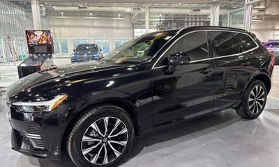 2023 Volvo XC60 Core Bright Theme