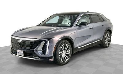 2024 Cadillac Lyriq LUX 2
