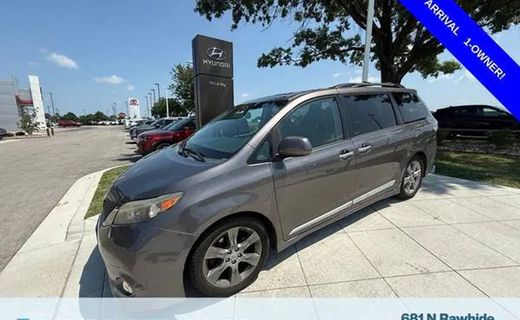 2014 Toyota Sienna SE 8 Passenger