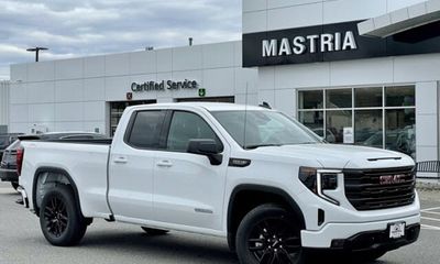 2023 GMC Sierra Elevation