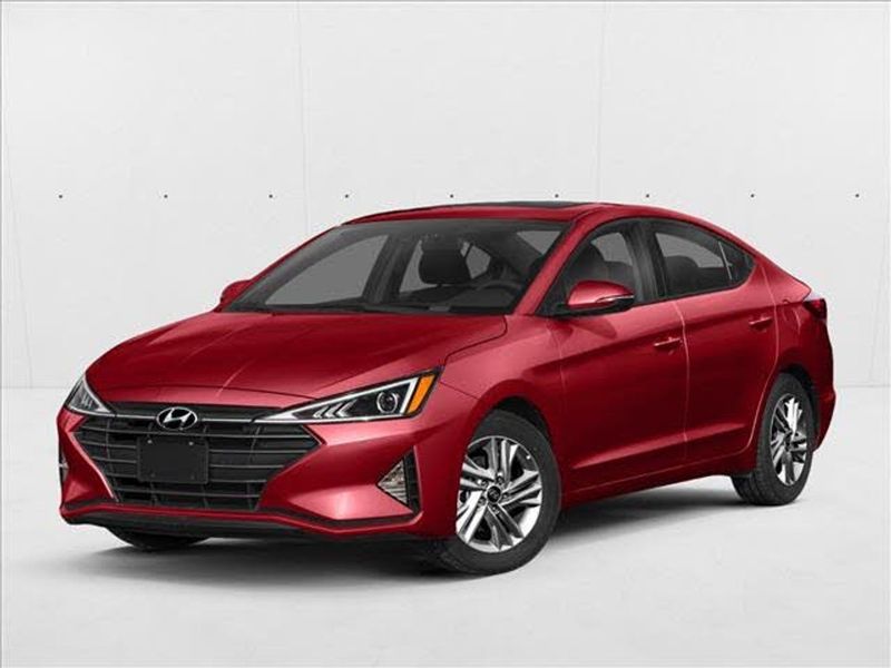 2019 Hyundai Elantra — a typically priced live listing