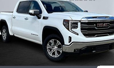 2024 GMC Sierra SLT