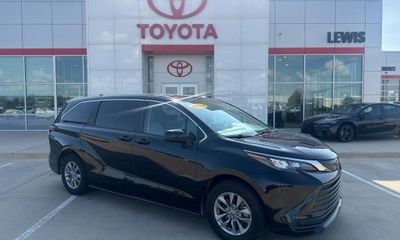 2024 Toyota Sienna LE