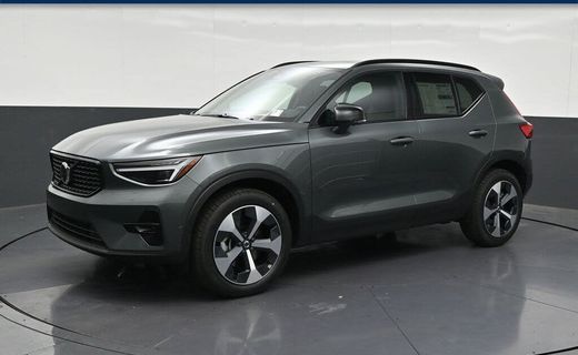 2026 Volvo XC40 Plus Dark