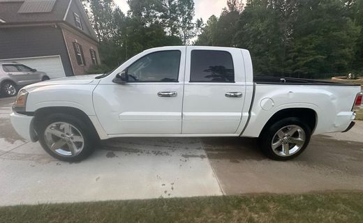2008 Mitsubishi Raider LS