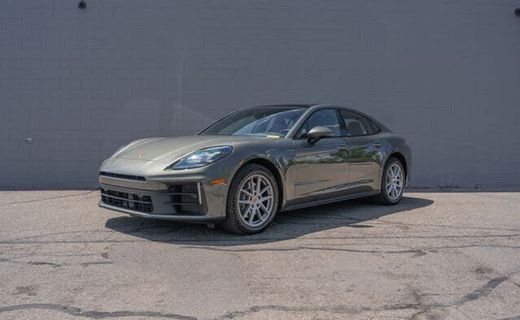 2025 Porsche Panamera 4
