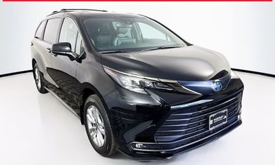 2022 Toyota Sienna XLE Woodland Edition
