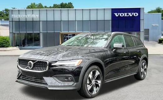2025 Volvo V60CC Plus
