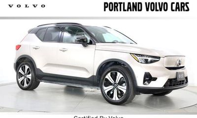 2023 Volvo XC40 Plus Dark