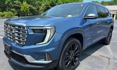 2024 GMC Acadia Denali