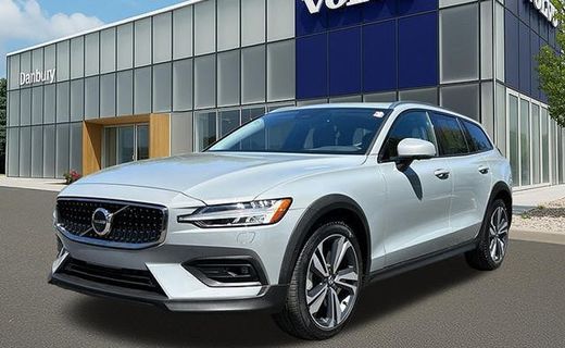 2025 Volvo V60CC Plus
