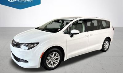 2023 Chrysler Voyager LX