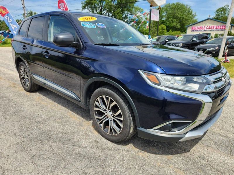 2016 Mitsubishi Outlander — a typically priced live listing