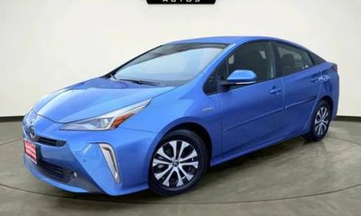 2022 Toyota Prius LE E