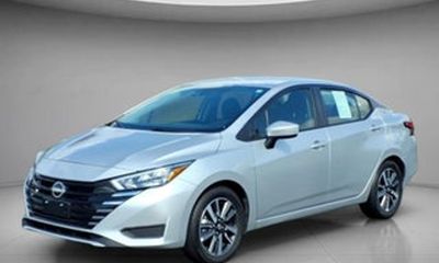 2025 Nissan Versa SR