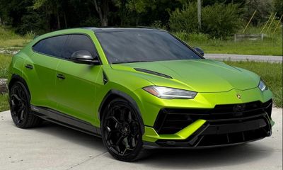 2023 Lamborghini Urus Performante