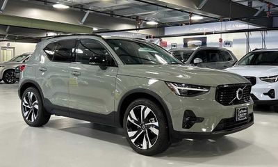 2023 Volvo XC40 Ultimate Dark