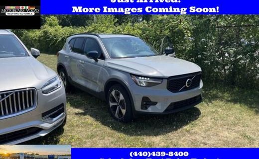2024 Volvo XC40 Plus Dark