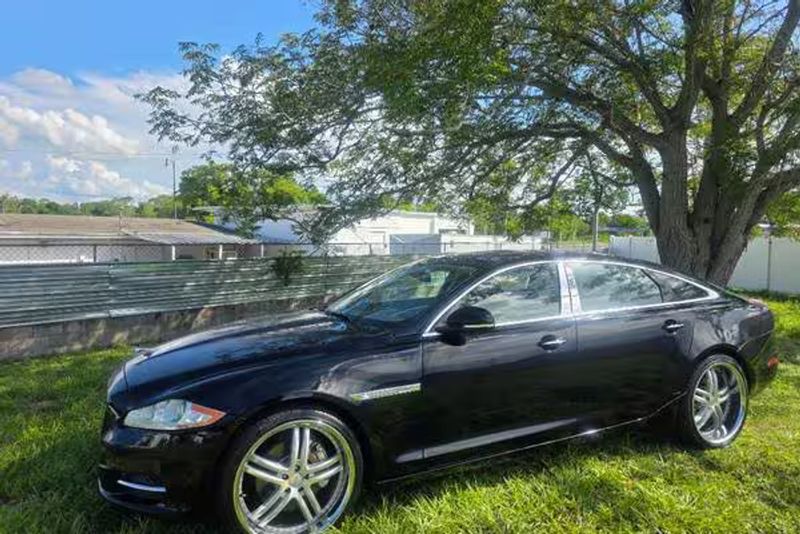 2013 Jaguar XJ — a typically priced live listing