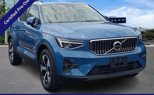 2025 Volvo XC40 Plus Bright