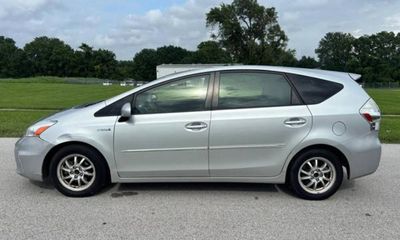 2013 Toyota Prius V Three