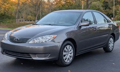 2005 Toyota Camry LE