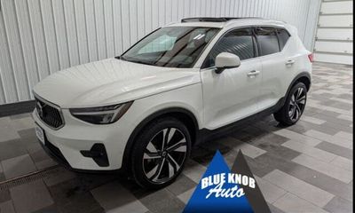 2023 Volvo XC40 Plus Bright