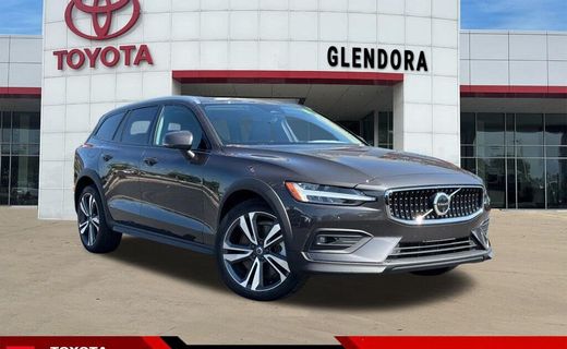 2025 Volvo V60CC Plus