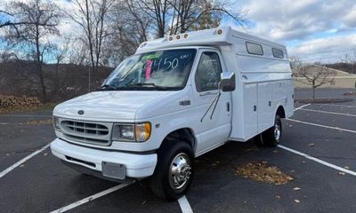 2002 Ford E-350 Super Duty Base