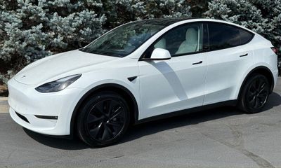 2025 Tesla Model Y Long Range