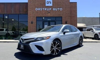 2020 Toyota Camry SE