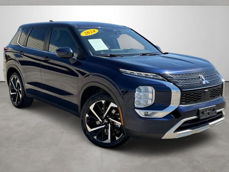 2024 Mitsubishi Outlander — a typically priced live listing