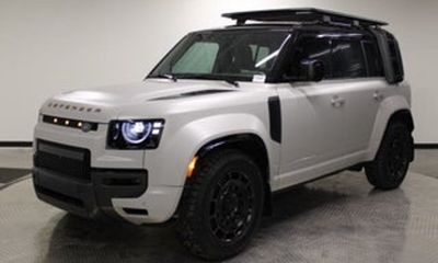 2026 Land Rover Defender Octa Black