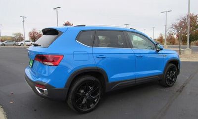 2023 Volkswagen Taos SE W Sunroof
