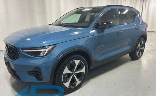 2025 Volvo XC40 Plus Dark
