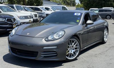 2016 Porsche Panamera Base 4
