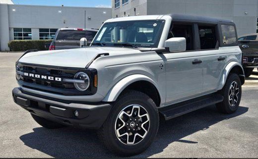 2026 Ford Bronco Outer Banks