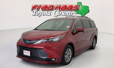 2025 Toyota Sienna XLE