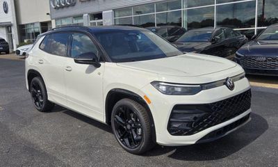 2026 Volkswagen Tiguan SE Black