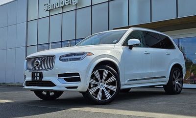2024 Volvo XC90 Plus Bright