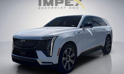 2025 Cadillac Escalade IQ LUX 2