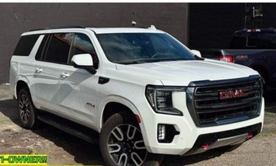 2023 GMC Yukon XL AT4
