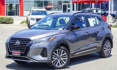 2023 Nissan Kicks SR