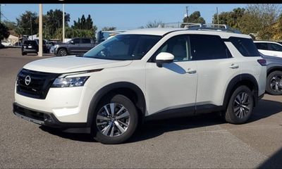 2023 Nissan Pathfinder SL