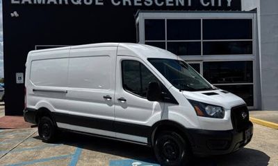 2024 Ford Transit Medium Roof