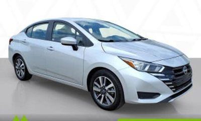 2023 Nissan Versa SR