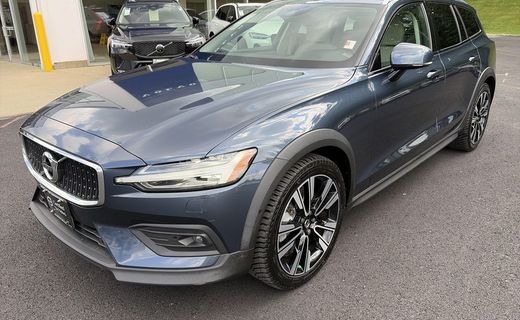 2022 Volvo V60CC Momentum Excl S60
