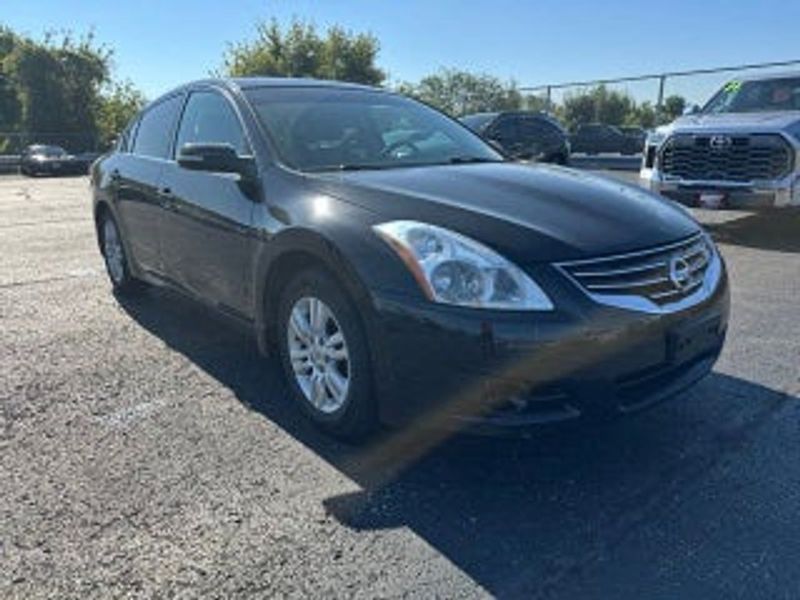 2010 Nissan Altima — a typically priced live listing