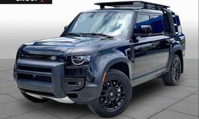 2023 Land Rover Defender 130 SE