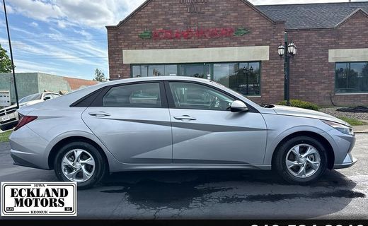 2023 Hyundai Elantra SE